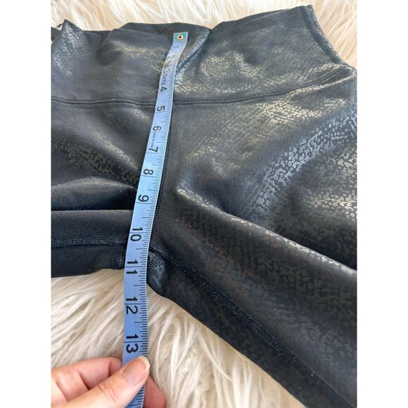 Offline by Aerie Womens The Hugger High Waisted Crackle Leggings Black SZ Medium - Picture 8 of 10